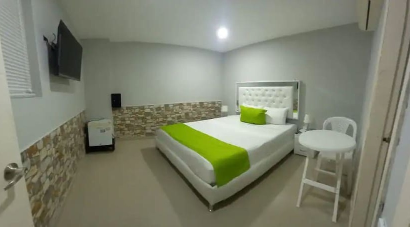 Otel Bm 17  Cerca Al Mar