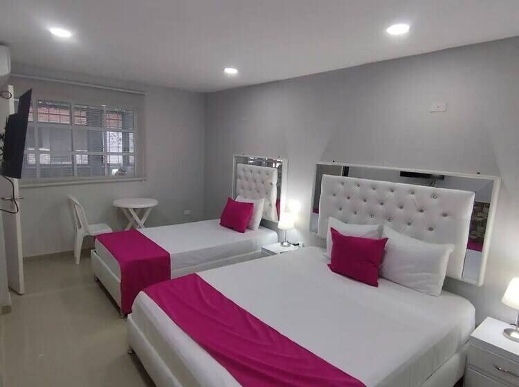 Otel Bm 17  Cerca Al Mar