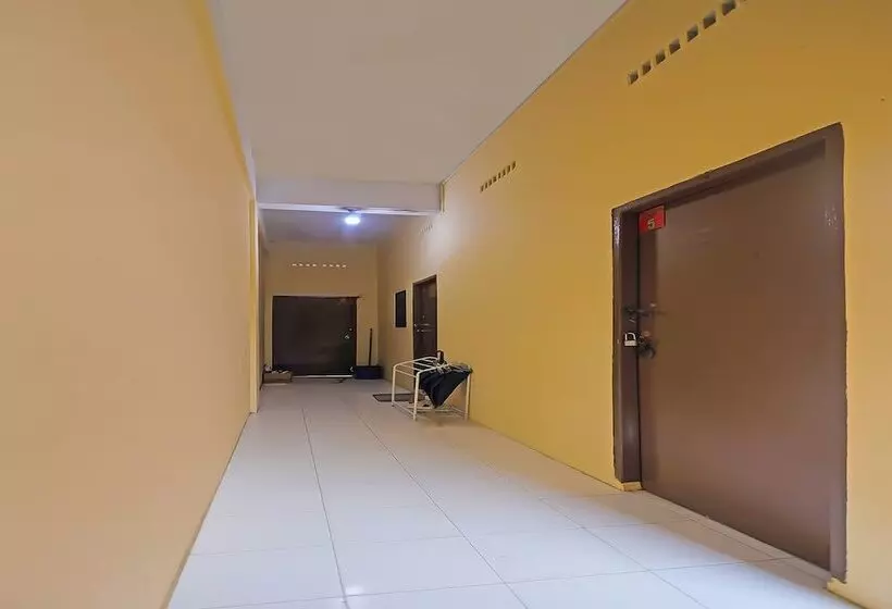 Hotelli Spot On 92554 Budi Homestay Syariahneargrand Batam Mall