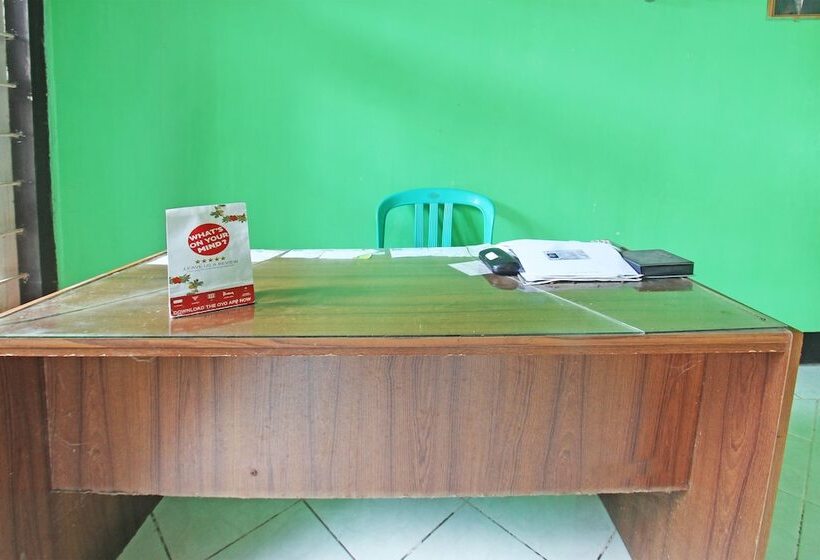 酒店 Spot On 92955 Kos Rosni