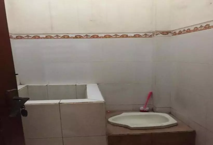 هتل Spot On 93531 Homestay Puri Indah Syariah