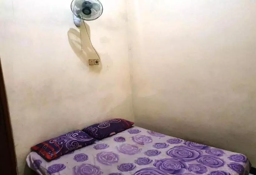 هتل Spot On 93531 Homestay Puri Indah Syariah