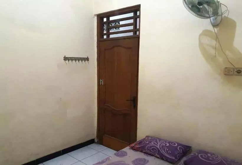 هتل Spot On 93531 Homestay Puri Indah Syariah