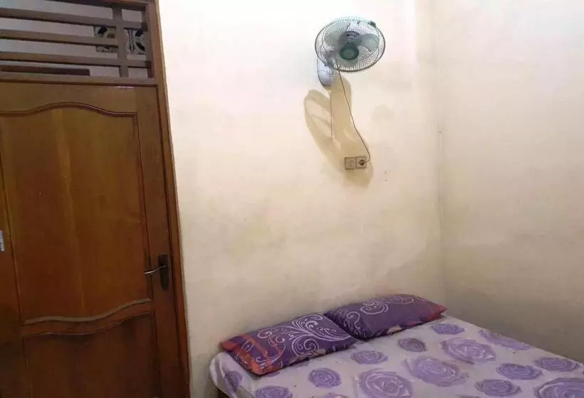 هتل Spot On 93531 Homestay Puri Indah Syariah