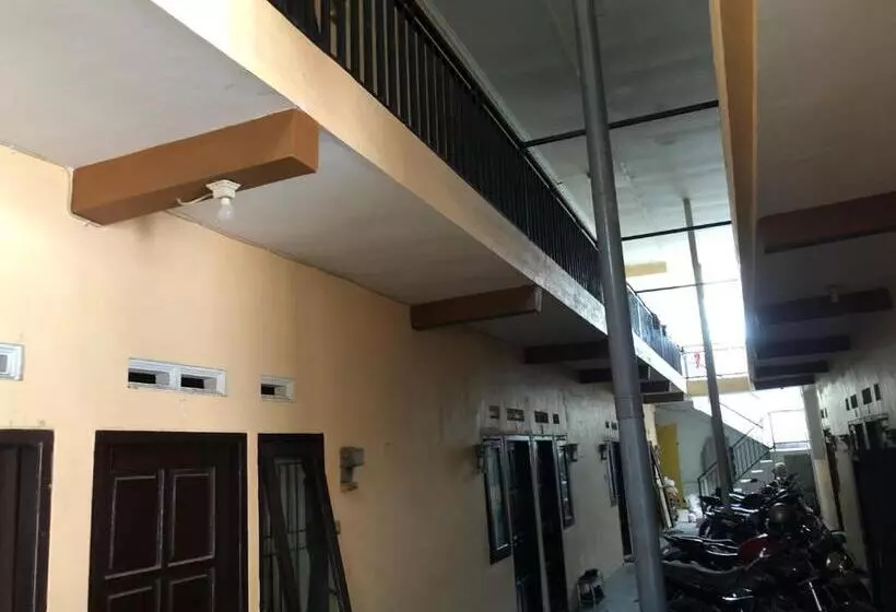 هتل Spot On 93531 Homestay Puri Indah Syariah