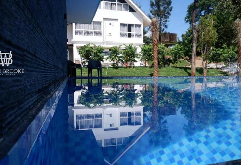 פנסיון Wild Brooke Hut