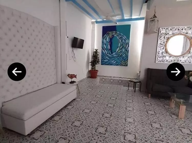 Aw Hotel Holidays Palace