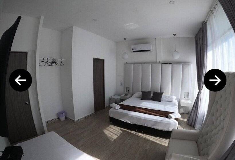 Aw Hotel Holidays Palace