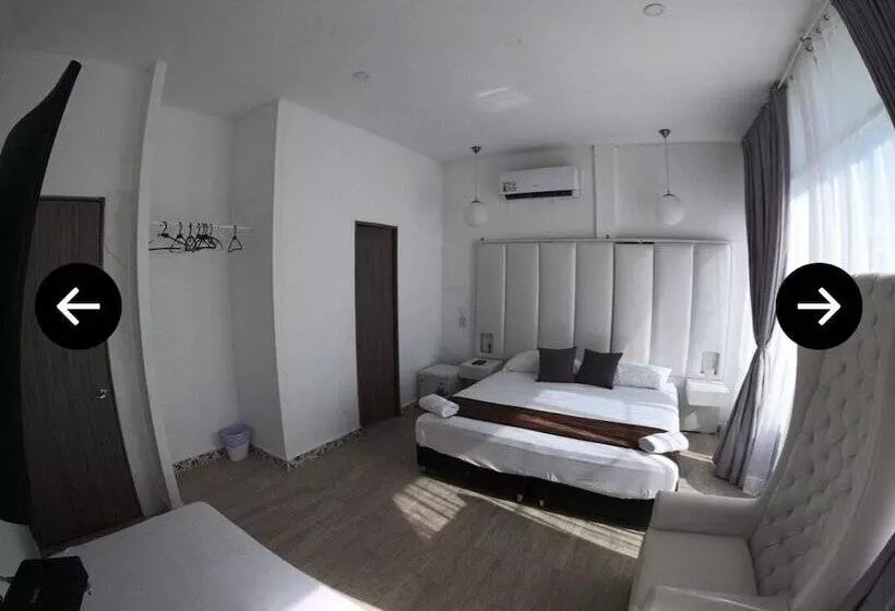 Aw Hotel Holidays Palace