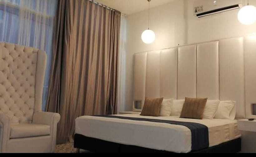 Aw Hotel Holidays Palace