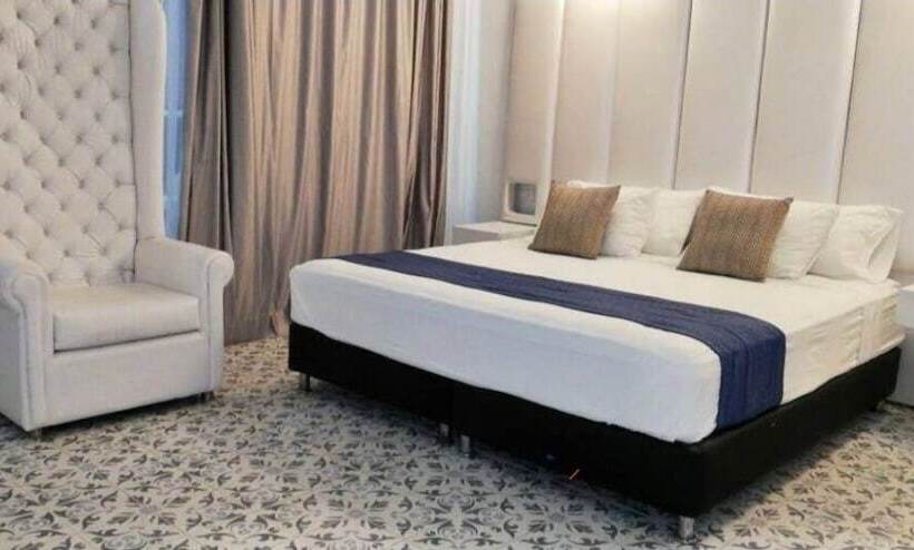 Aw Hotel Holidays Palace