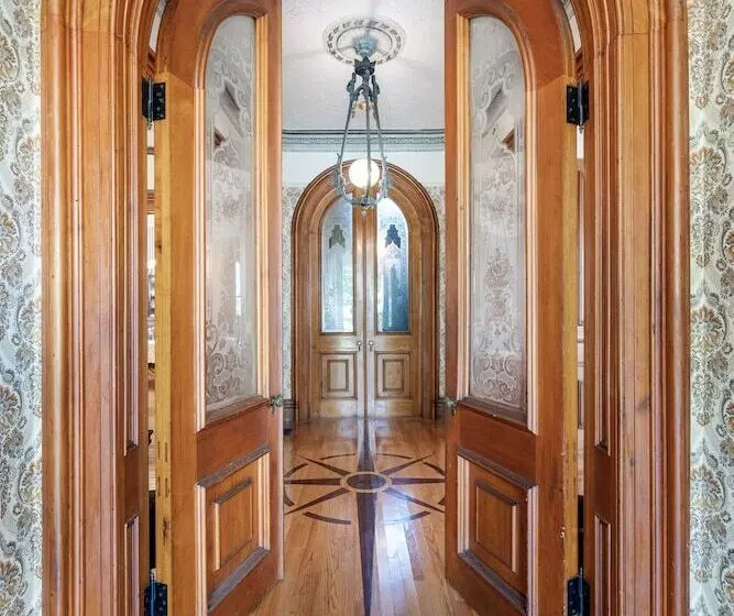 Aamiaismajoitus (B&B) Limestone Mansion