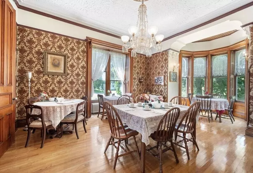 Aamiaismajoitus (B&B) Limestone Mansion