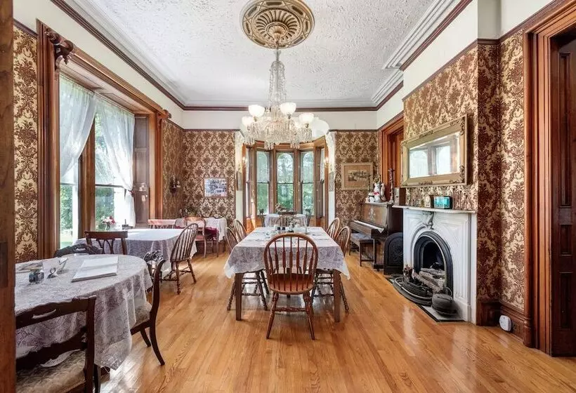 Aamiaismajoitus (B&B) Limestone Mansion