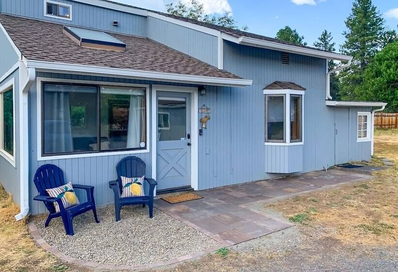 Bend Home W/ Fire Pit, 4 Mi To High Desert Museum!