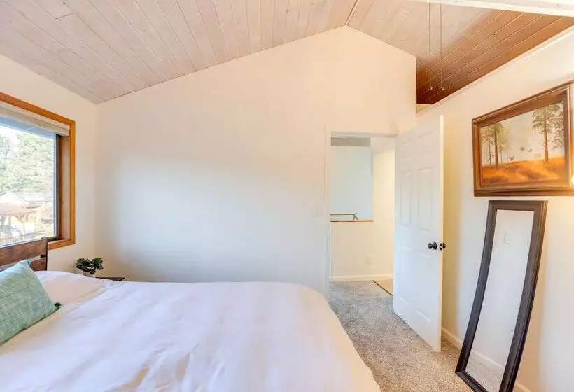 Bend Home W/ Fire Pit, 4 Mi To High Desert Museum!