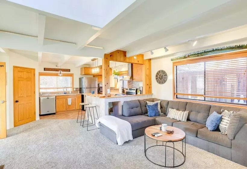 Bend Home W/ Fire Pit, 4 Mi To High Desert Museum!