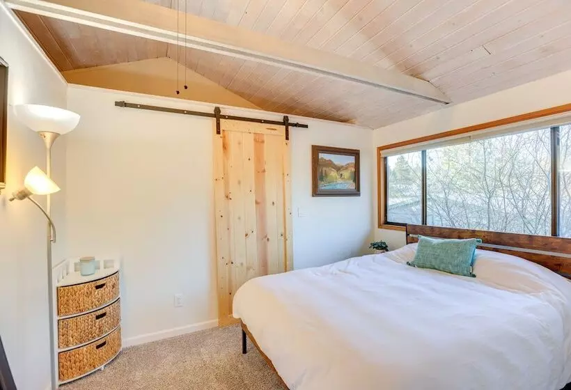 Bend Home W/ Fire Pit, 4 Mi To High Desert Museum!