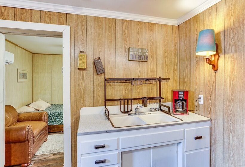 Brodies Landing Cottage ~ Half Mi To Lick Creek!