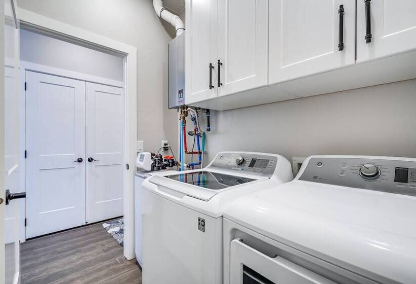 Cedar City Home W/ Mountain Views + Hiking Trails!