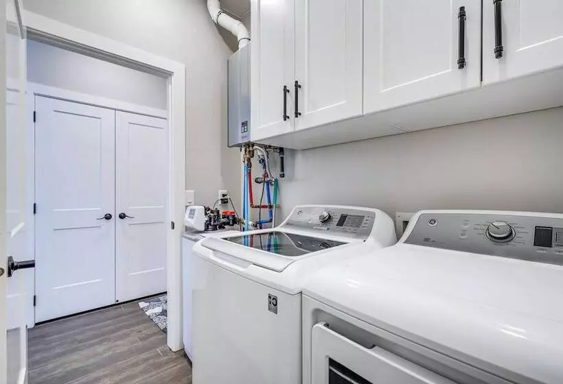 Cedar City Home W/ Mountain Views + Hiking Trails!