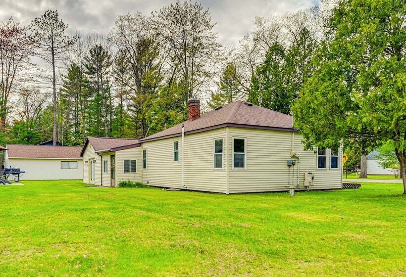 Dog Friendly Roscommon Cabin, Walk To Higgins Lake