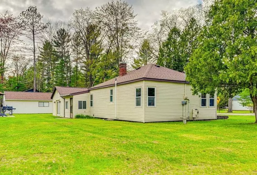 Dog Friendly Roscommon Cabin, Walk To Higgins Lake