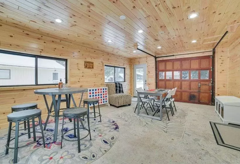 Dog Friendly Roscommon Cabin, Walk To Higgins Lake