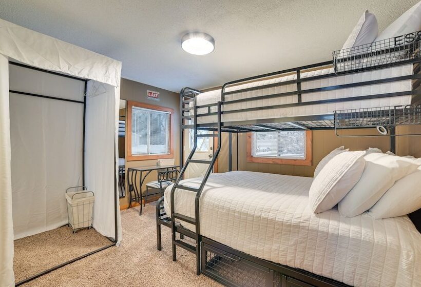 Dog Friendly Roscommon Cabin, Walk To Higgins Lake