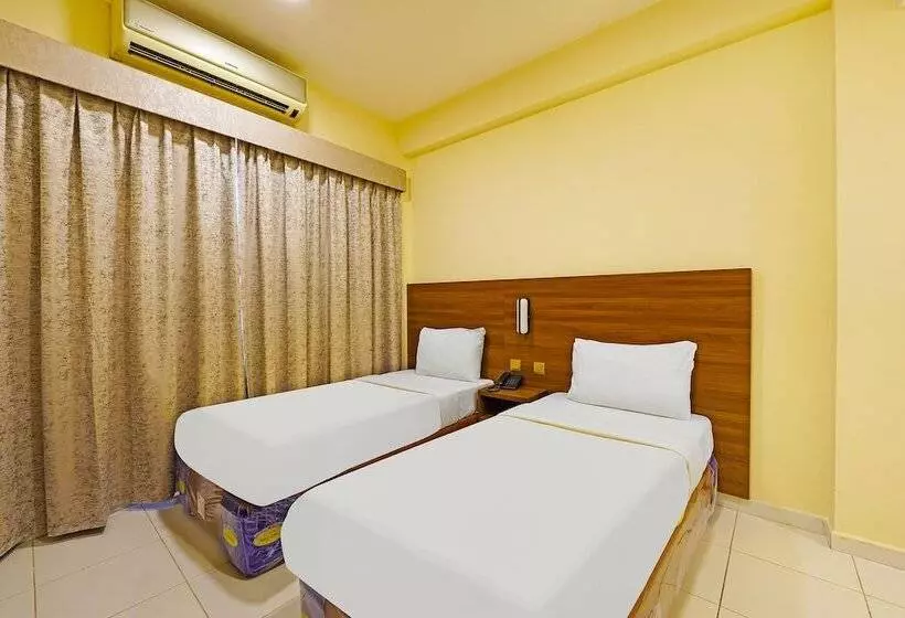 Emirates Hotel	By Oyo