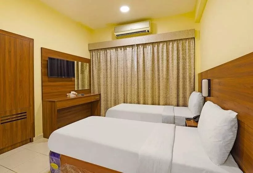 Emirates Hotel	By Oyo