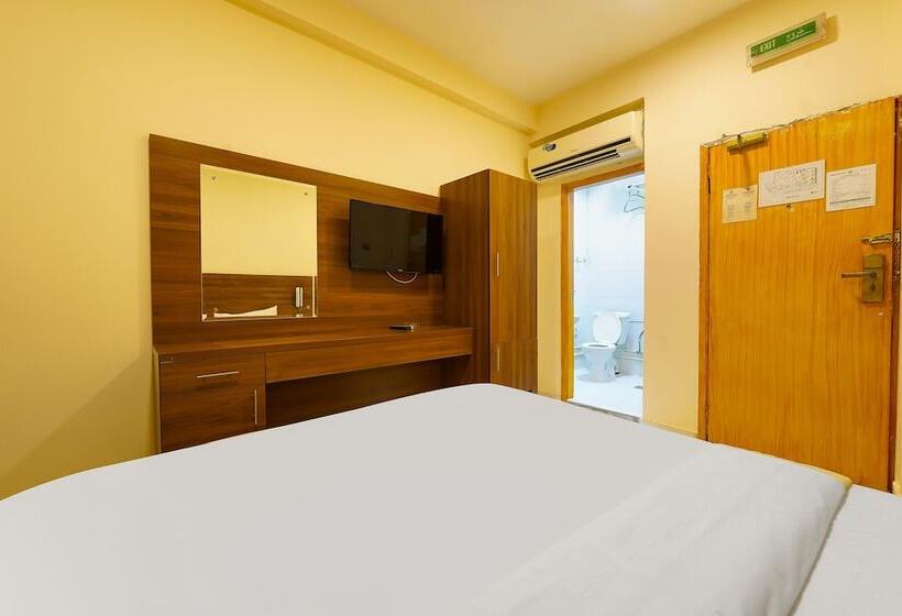 Emirates Hotel	By Oyo