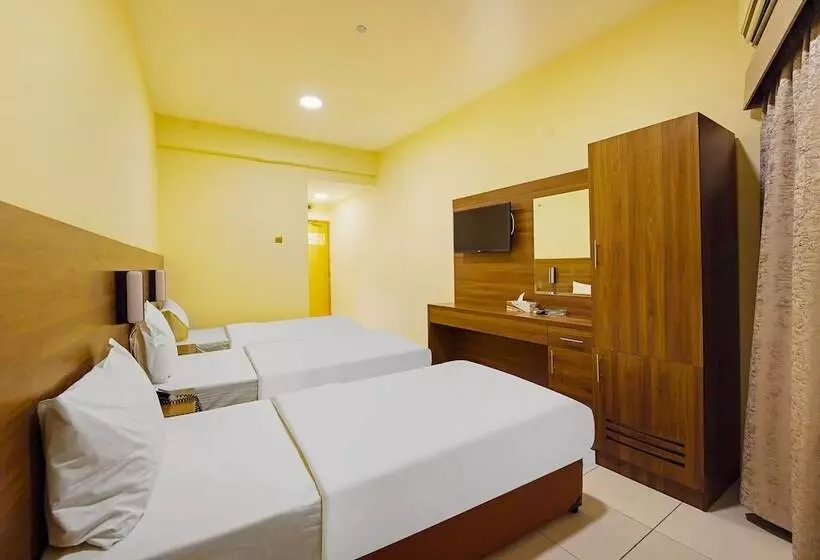 Emirates Hotel	By Oyo