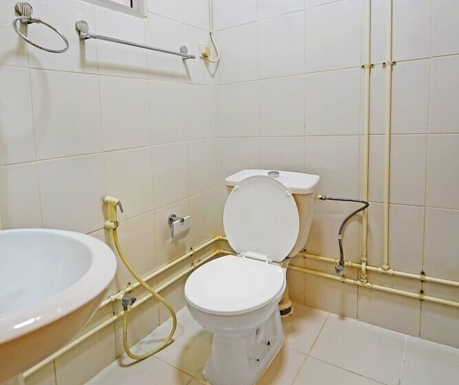 Emirates Hotel	By Oyo