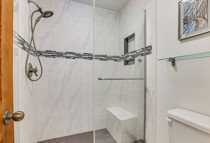 Enjoy Deck + Mtn Views: Grand Lake Retreat!