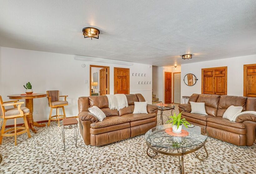 Enjoy Deck + Mtn Views: Grand Lake Retreat!