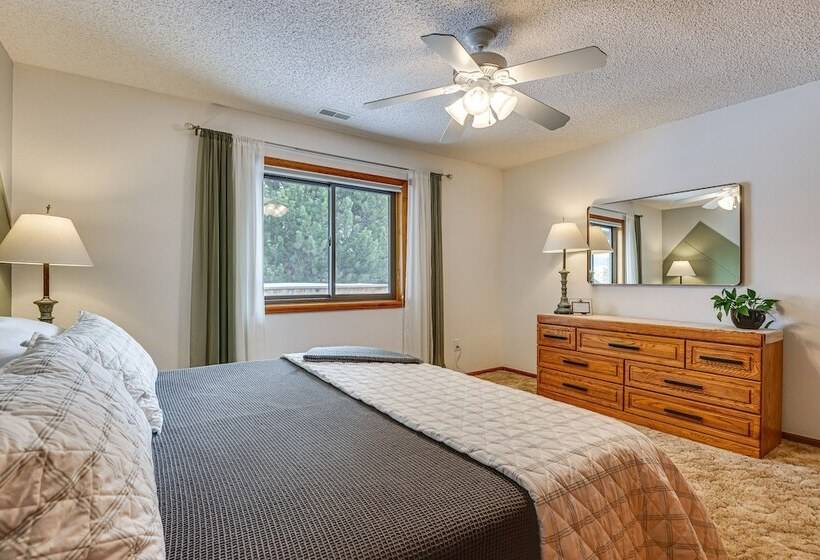 Enjoy Deck + Mtn Views: Grand Lake Retreat!