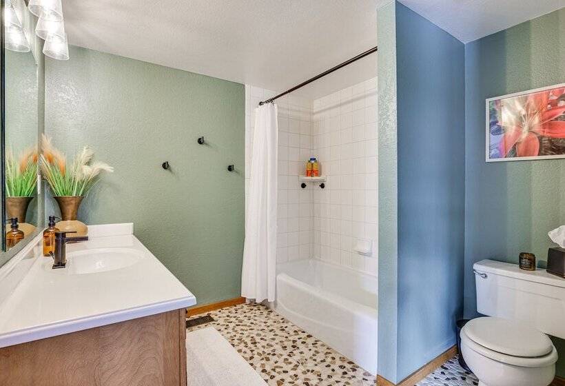 Enjoy Deck + Mtn Views: Grand Lake Retreat!