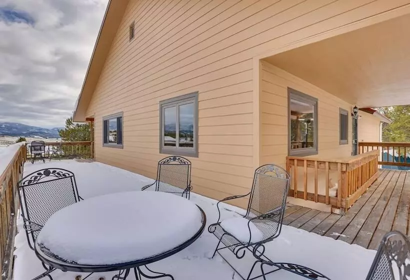 Enjoy Deck + Mtn Views: Grand Lake Retreat!