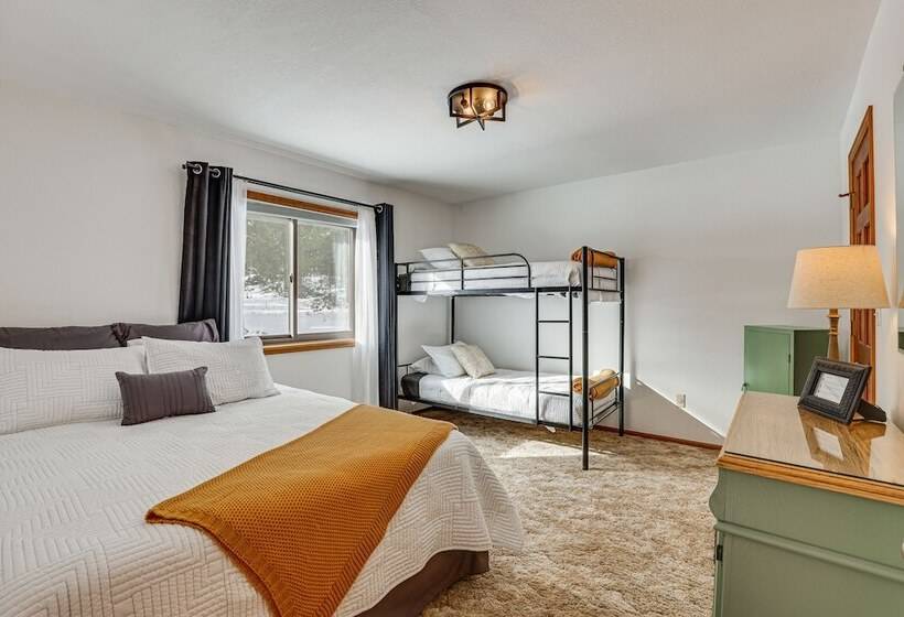 Enjoy Deck + Mtn Views: Grand Lake Retreat!