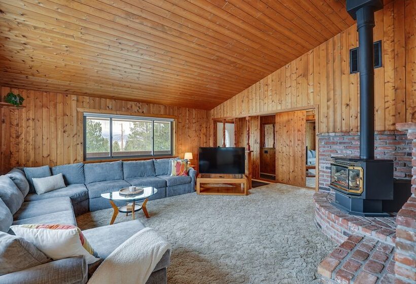 Enjoy Deck + Mtn Views: Grand Lake Retreat!