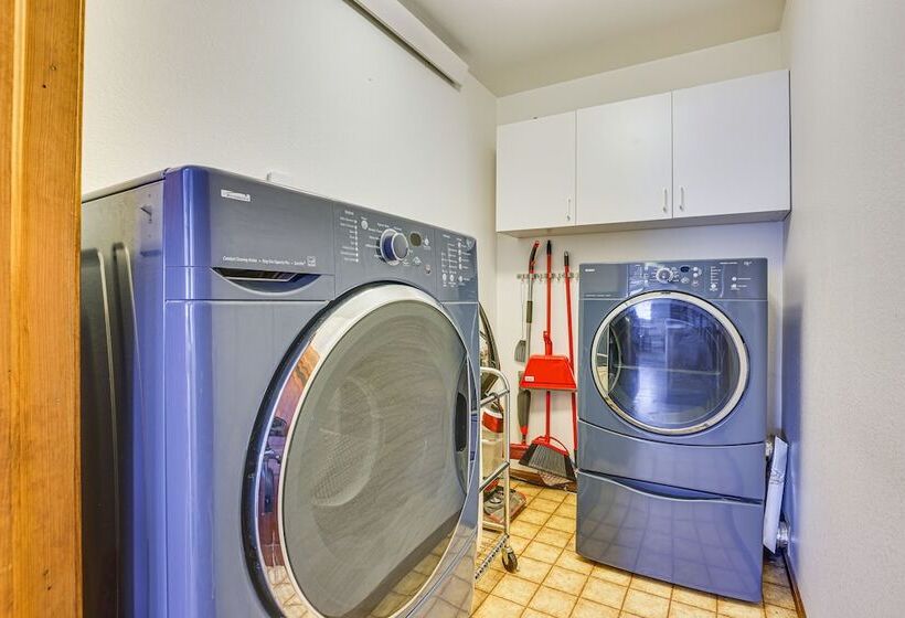 Enjoy Deck + Mtn Views: Grand Lake Retreat!