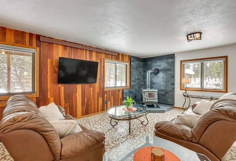 Enjoy Deck + Mtn Views: Grand Lake Retreat!