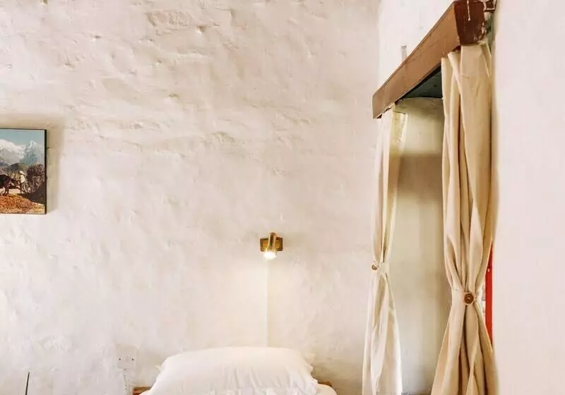 هتل Mountain Lodges Of Nepal   Birethanti