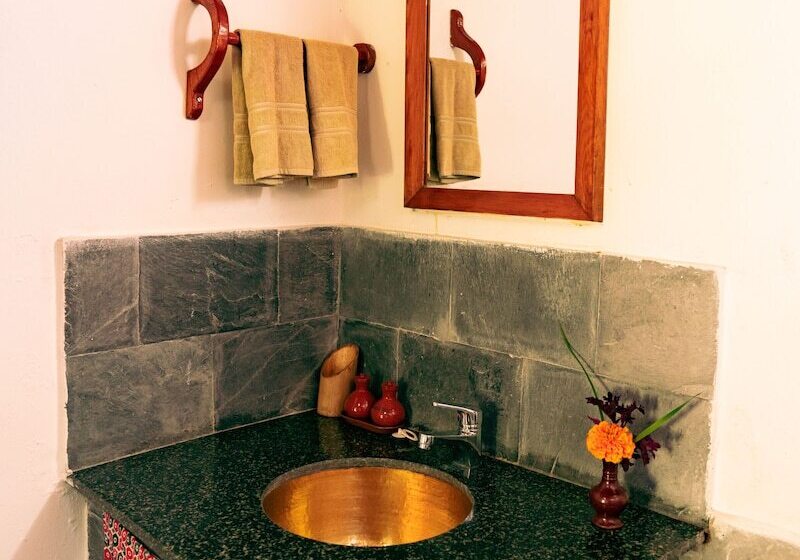 هتل Mountain Lodges Of Nepal Birethanti