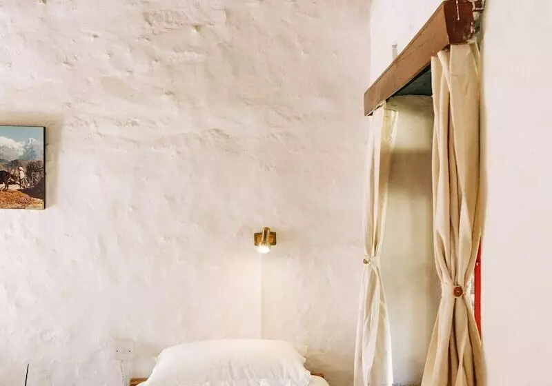 هتل Mountain Lodges Of Nepal   Birethanti