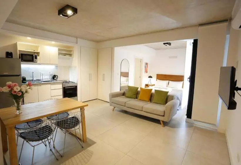 هتل Own Belgrano Studios & Suites