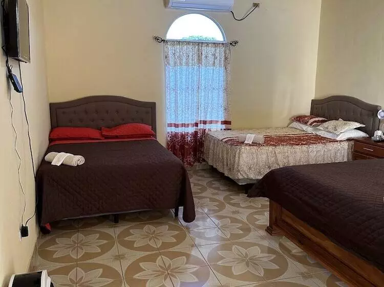 Hotelli Y Restaurante Mariana