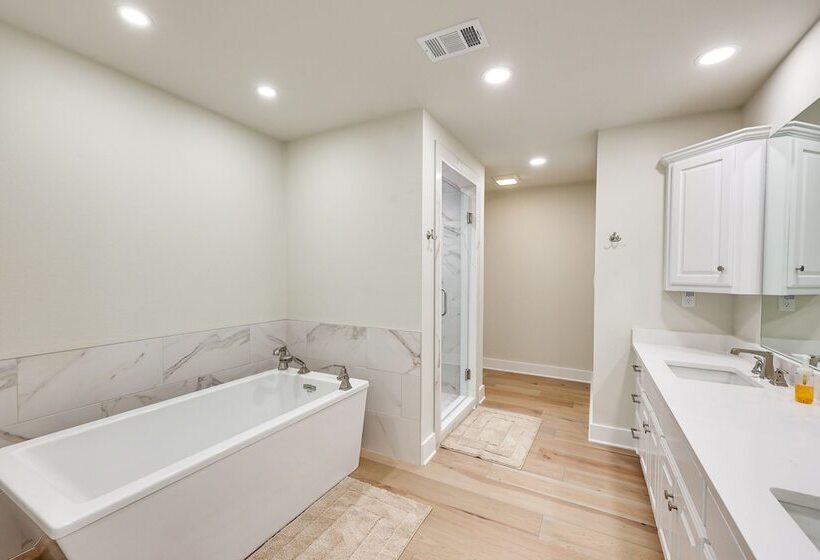 Grand Lakefront Home In Hot Springs W/ Boat Dock!