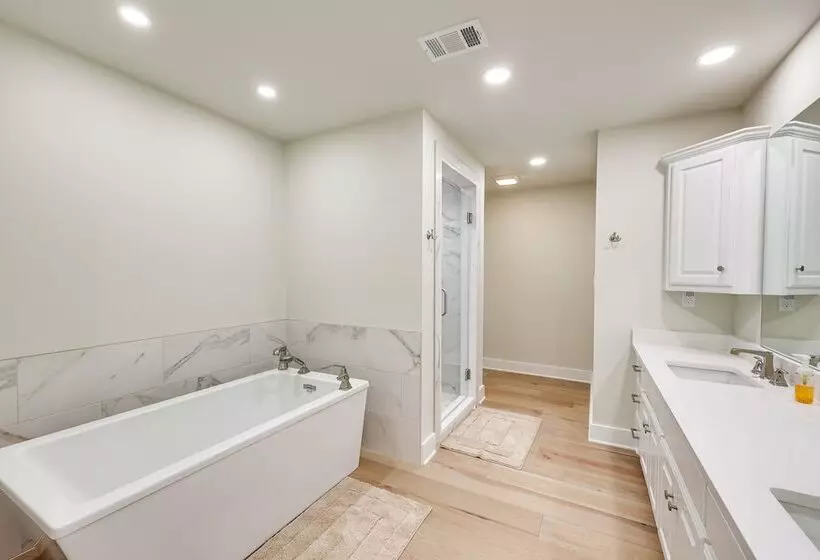 Grand Lakefront Home In Hot Springs W/ Boat Dock!